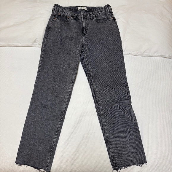 Abercrombie & Fitch “The 90s Straight mid-rise” Jeans, size 29/8L - Picture 1 of 3